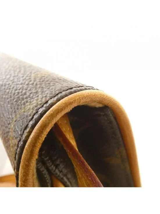 Louis Vuitton Monogram Pochette Twin GM Shoulder Bag - Picture 4 of 8